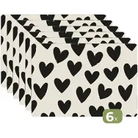 KitchenYeah Placemats - 6 stuks - 45x30 cm - Placemat kunststof - Hartjes - Zwart - Beige - Borden onderleggers - Decoratie voor op tafel - Keuken tafeldecoratie accessoires - Vinyl onderlegger - Tafelversiering