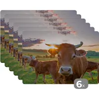 KitchenYeah Placemat - Placemats kunststof - Koeien - Zon - Weiland - Platteland - 45x30 cm - 6 stuks - Hittebestendig - Anti-Slip - Onderlegger - Afneembaar