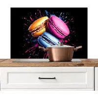 KitchenYeah Spatscherm keuken 90x60 cm - Kookplaat achterwand Macarons - Dessert - Graffiti - Kleurrijk - Roze - Blauw - Geel - Muurbeschermer - Spatwand fornuis - Hoogwaardig aluminium