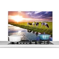 KitchenYeah Spatscherm keuken 100x65 cm - Kookplaat achterwand Koeien tijdens een zonsondergang - Muurbeschermer - Spatwand fornuis - Hoogwaardig aluminium