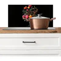 KitchenYeah Spatscherm keuken 70x30 cm - Kookplaat achterwand Tulpen - Bessen - Boeket - Vaas - Muurbeschermer - Spatwand fornuis - Hoogwaardig aluminium