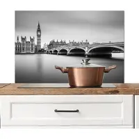 KitchenYeah Spatscherm keuken 90x60 cm - Kookplaat achterwand Londen - Big Ben - Water - Skyline - Zwart wit - Muurbeschermer - Spatwand fornuis - Hoogwaardig aluminium