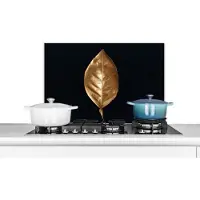 KitchenYeah Spatscherm keuken 70x50 cm - Kookplaat achterwand Bladeren - Chic - Goud - Planten - Zwart - Muurbeschermer - Spatwand fornuis - Hoogwaardig aluminium