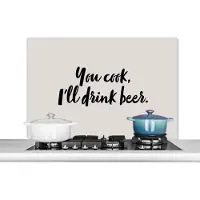 KitchenYeah Spatscherm keuken 100x65 cm - Kookplaat achterwand Quotes - Spreuken - Bier - Koken - You cook, I'll drink beer - Muurbeschermer - Spatwand fornuis - Hoogwaardig aluminium
