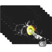 KitchenYeah Placemat - Placemats kunststof - Kiwi - Fruit - Stilleven - Water - Zwart - 45x30 cm - 6 stuks - Hittebestendig - Anti-Slip - Onderlegger - Afneembaar