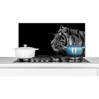 KitchenYeah Spatscherm keuken 90x45 cm - Kookplaat achterwand Tijger op zwarte achtergrond in zwart-wit - Muurbeschermer - Spatwand fornuis - Hoogwaardig aluminium