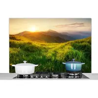 KitchenYeah Spatscherm keuken 120x80 cm - Kookplaat achterwand Gras - Heuvels - Zon - Natuur - Landschap - Muurbeschermer - Spatwand fornuis - Hoogwaardig aluminium