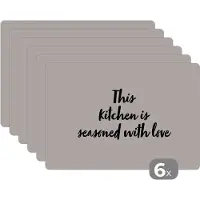 KitchenYeah Placemat - Placemats kunststof - Quotes - Koken - Spreuken - This kitchen is seasoned with love - Liefde - 45x30 cm - 6 stuks - Hittebestendig - Anti-Slip - Onderlegger - Afneembaar