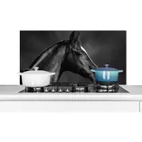 KitchenYeah Spatscherm keuken 100x50 cm - Kookplaat achterwand Paard - Dieren - Zwart - Wit - Portret - Muurbeschermer - Spatwand fornuis - Hoogwaardig aluminium