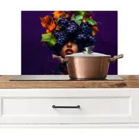 KitchenYeah Spatscherm keuken 70x50 cm - Kookplaat achterwand Vrouw - Paars - Druiven - Muurbeschermer - Spatwand fornuis - Hoogwaardig aluminium