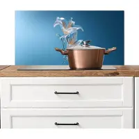 KitchenYeah Spatscherm keuken 80x40 cm - Kookplaat achterwand Lelies - Blauw - Glazen - Muurbeschermer - Spatwand fornuis - Hoogwaardig aluminium