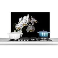 KitchenYeah Spatscherm keuken 90x60 cm - Kookplaat achterwand Orchidee - Bloemen - Wit - Natuur - Zwart - Muurbeschermer - Spatwand fornuis - Hoogwaardig aluminium