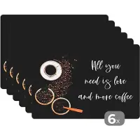 KitchenYeah Placemat - Placemats kunststof - Spreuken - Koffie - Liefde - Quotes - All you need is love and more coffee - 45x30 cm - 6 stuks - Hittebestendig - Anti-Slip - Onderlegger - Afneembaar