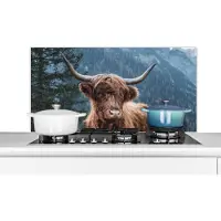 KitchenYeah Spatscherm keuken 100x50 cm - Kookplaat achterwand Schotse hooglander - Bomen - Berg - Muurbeschermer - Spatwand fornuis - Hoogwaardig aluminium