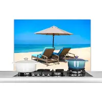 KitchenYeah Spatscherm keuken 100x65 cm - Kookplaat achterwand Strandstoel - Parasol - Zomer - Zee - Muurbeschermer - Spatwand fornuis - Hoogwaardig aluminium