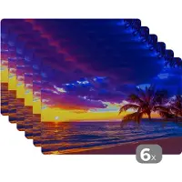 KitchenYeah Placemat - Placemats kunststof - Palmboom - Paars - Zonsondergang - Strand - Zee - 45x30 cm - 6 stuks - Hittebestendig - Anti-Slip - Onderlegger - Afneembaar