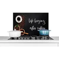 KitchenYeah Spatscherm keuken 60x40 cm - Kookplaat achterwand Quotes - Spreuken - Life begins after coffee - Koffie - Muurbeschermer - Spatwand fornuis - Hoogwaardig aluminium