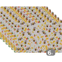 KitchenYeah Placemat - Placemats kunststof - Honing - Bij - Bloemen - Patronen - Lente - 45x30 cm - 6 stuks - Hittebestendig - Anti-Slip - Onderlegger - Afneembaar
