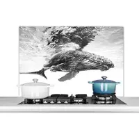 KitchenYeah Spatscherm keuken 100x65 cm - Kookplaat achterwand Walvis - Water - Dieren - Zwart wit - Muurbeschermer - Spatwand fornuis - Hoogwaardig aluminium