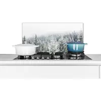 KitchenYeah Spatscherm keuken 70x30 cm - Kookplaat achterwand Bos - Sneeuw - Winter - Seizoenen - Dennenboom - Muurbeschermer - Spatwand fornuis - Hoogwaardig aluminium