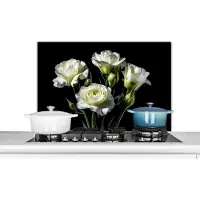 KitchenYeah Spatscherm keuken 80x55 cm - Kookplaat achterwand Bloemen - Rozen - Wit - Botanisch - Zwart - Muurbeschermer - Spatwand fornuis - Hoogwaardig aluminium