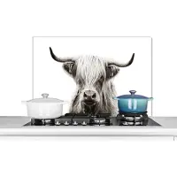 KitchenYeah Spatscherm keuken 80x55 cm - Kookplaat achterwand Schotse Hooglander - Wit - Koe - Muurbeschermer - Spatwand fornuis - Hoogwaardig aluminium