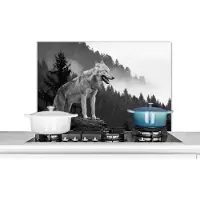 KitchenYeah Spatscherm keuken - Spatwand - Dieren - Wolf - Keuken - Bos - Zwart - Wit - Muurdecoratie - Spatbord - 80x55 cm