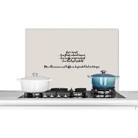 KitchenYeah Spatscherm keuken 80x55 cm - Kookplaat achterwand Opa's recept - Quote - Taupe - Muurbeschermer - Spatwand fornuis - Hoogwaardig aluminium