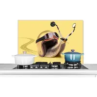 KitchenYeah Spatscherm keuken 80x55 cm - Kookplaat achterwand Slak - Dieren - Helm - Geel - Spiegels - Muurbeschermer - Spatwand fornuis - Hoogwaardig aluminium