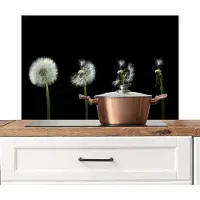 KitchenYeah Spatscherm keuken 90x60 cm - Kookplaat achterwand Paardenbloem - Planten - Bloemen - Donker - Stilleven - Muurbeschermer - Spatwand fornuis - Hoogwaardig aluminium