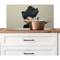 KitchenYeah Spatscherm keuken 80x40 cm - Kookplaat achterwand Vrouw - Groen - Hoed - Muurbeschermer - Spatwand fornuis - Hoogwaardig aluminium