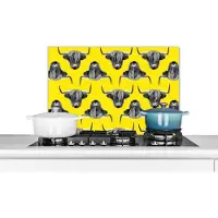 KitchenYeah Spatscherm keuken 70x50 cm - Kookplaat achterwand Schotse hooglander - Patronen - Geel - Muurbeschermer - Spatwand fornuis - Hoogwaardig aluminium