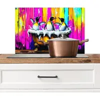 KitchenYeah Spatscherm keuken 70x50 cm - Kookplaat achterwand Pinguïns - Badkuip - Kleurrijk - Schuim - Muurbeschermer - Spatwand fornuis - Hoogwaardig aluminium