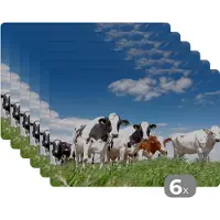 KitchenYeah Placemat - Placemats kunststof - Koeien - Platteland - Weiland - Natuur - Dieren - 45x30 cm - 6 stuks - Hittebestendig - Anti-Slip - Onderlegger - Afneembaar