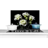 KitchenYeah Spatscherm keuken 70x50 cm - Kookplaat achterwand Bloemen - Rozen - Wit - Botanisch - Zwart - Muurbeschermer - Spatwand fornuis - Hoogwaardig aluminium
