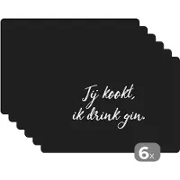 KitchenYeah Placemat - Placemats kunststof - Quotes - Jij kookt, ik drink gin - Spreuken - Gin - Drank - 45x30 cm - 6 stuks - Hittebestendig - Anti-Slip - Onderlegger - Afneembaar
