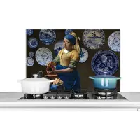 KitchenYeah Spatscherm keuken 90x60 cm - Kookplaat achterwand Meisje met de parel - Melkmeisje - Delfts Blauw - Muurbeschermer - Spatwand fornuis - Hoogwaardig aluminium