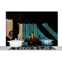KitchenYeah Spatscherm keuken 120x80 cm - Kookplaat achterwand Deur - Blauw - Architectuur - Vaas - Muurbeschermer - Spatwand fornuis - Hoogwaardig aluminium