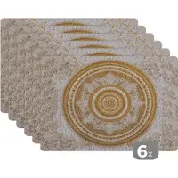 KitchenYeah Placemat - Placemats kunststof - Mandala - Bloemen - Goud - Wit - Design - 45x30 cm - 6 stuks - Hittebestendig - Anti-Slip - Onderlegger - Afneembaar