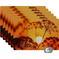 KitchenYeah Placemat - Placemats kunststof - Planten - Bloemen - Zonsondergang - Oranje - 45x30 cm - 6 stuks - Hittebestendig - Anti-Slip - Onderlegger - Afneembaar