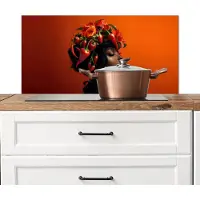 KitchenYeah Spatscherm keuken 80x40 cm - Kookplaat achterwand Vrouw - Chilipepers - Pepers - Bloemen - Muurbeschermer - Spatwand fornuis - Hoogwaardig aluminium