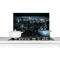 KitchenYeah Spatscherm keuken - New York - Stad - Skyscraper - Skyline - Nacht - Licht - Spatscherm - Achterwand keuken - 70x50 cm - Aluminium