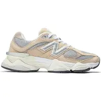 New Balance 9060 Sneakers Dames - Bruin - Maat 38 - Suède