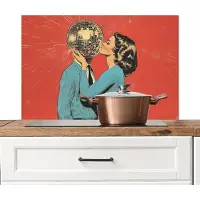 KitchenYeah Spatscherm keuken 80x55 cm - Kookplaat achterwand Vrouw - Retro - Discobal - Kus - Muurbeschermer - Spatwand fornuis - Hoogwaardig aluminium