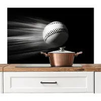 KitchenYeah Spatscherm keuken 100x65 cm - Kookplaat achterwand Honkbal - Wit - Vliegt - Muurbeschermer - Spatwand fornuis - Hoogwaardig aluminium