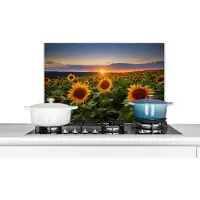 KitchenYeah Spatscherm keuken 70x50 cm - Kookplaat achterwand Bloemen - Nacht - Zonsondergang - Zonnebloem - Horizon - Muurbeschermer - Spatwand fornuis - Hoogwaardig aluminium