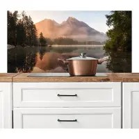 KitchenYeah Spatscherm keuken 120x60 cm - Kookplaat achterwand Landschap - Mist - Water - Bomen - Muurbeschermer - Spatwand fornuis - Hoogwaardig aluminium
