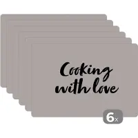KitchenYeah Placemat - Placemats kunststof - Quotes - Liefde - Cooking with love - Spreuken - Koken - 45x30 cm - 6 stuks - Hittebestendig - Anti-Slip - Onderlegger - Afneembaar