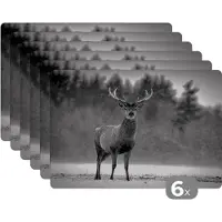 KitchenYeah Placemat - Placemats kunststof - Dieren - Hert - Winter - Zwart - Wit - 45x30 cm - 6 stuks - Hittebestendig - Anti-Slip - Onderlegger - Afneembaar