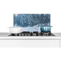 KitchenYeah Spatscherm keuken 70x30 cm - Kookplaat achterwand Bos - Sneeuw - Winter - Muurbeschermer - Spatwand fornuis - Hoogwaardig aluminium